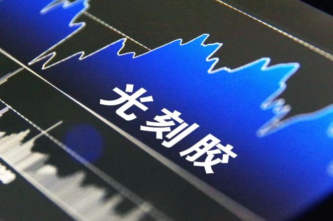 ICP等離子去膠機(jī)依托晟鼎多年的光刻去膠的經(jīng)驗(yàn)積累,采用高密度、低損傷等離子源設(shè)計(jì),同時(shí)配備晟鼎成熟的遠(yuǎn)程ICP技術(shù),達(dá)到高水平的去膠速率,并實(shí)現(xiàn)去膠損傷抑制;采用獨(dú)立腔室結(jié)構(gòu)設(shè)計(jì),實(shí)現(xiàn)均勻的流場分布,去膠均勻性表現(xiàn)優(yōu)異。 ICP等離子去膠機(jī)依托晟鼎多年的光刻去膠的經(jīng)驗(yàn)積累,采用高密度、低損傷等離子源設(shè)計(jì),同時(shí)配備晟鼎成熟的遠(yuǎn)程ICP技術(shù),達(dá)到高水平的去膠速率,并實(shí)現(xiàn)去膠損傷抑制;采用獨(dú)立腔室結(jié)構(gòu)設(shè)計(jì),實(shí)現(xiàn)均勻的流場分布,去膠均勻性表現(xiàn)優(yōu)異。